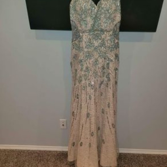 Grad/Bridesmaid dress - Picture 3 of 6